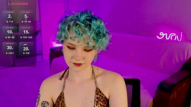 Snapshot of School_Love chatting on 02/14/25, 01:08 School Love online show from 02/14/25, 01:08