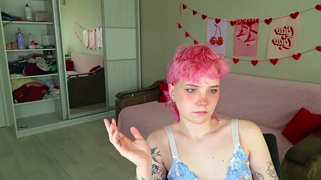 Snapshot of School_Love chatting on 09/19/25, 11:03 School Love online show from 09/19/25, 11:03