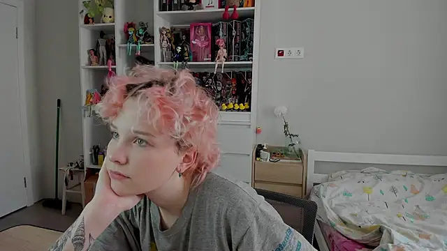 School Love online show from 11/26/25, 07:08