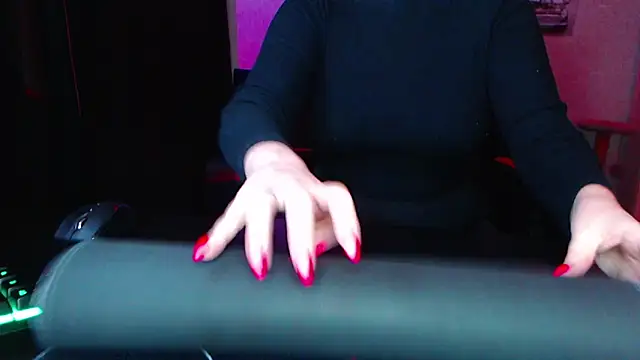 Fluffy Tiffy online show from 11/10/25, 12:04