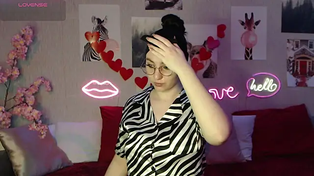 Snapshot of Fluffy_Tiffy chatting on 02/15/25, 12:59 Fluffy Tiffy online show from 02/15/25, 12:59