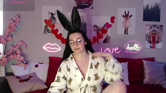 Snapshot of Fluffy_Tiffy chatting on 02/14/25, 07:07 Fluffy Tiffy online show from 02/14/25, 07:07