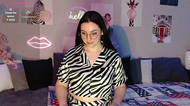 Snapshot of Fluffy_Tiffy chatting on 02/04/25, 02:07 Fluffy Tiffy online show from 02/04/25, 02:07