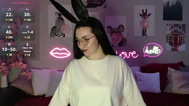 Snapshot of Fluffy_Tiffy chatting on 02/13/25, 12:57 Fluffy Tiffy online show from 02/13/25, 12:57