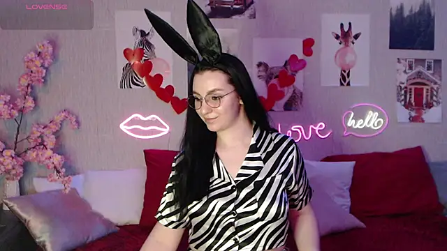 Snapshot of Fluffy_Tiffy chatting on 02/15/25, 04:03 Fluffy Tiffy online show from 02/15/25, 04:03