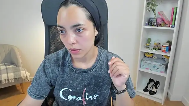 Snapshot of _BellaEvans_ chatting on 06/15/26, 04:45 BellaEvans online show from 06/15/26, 04:45
