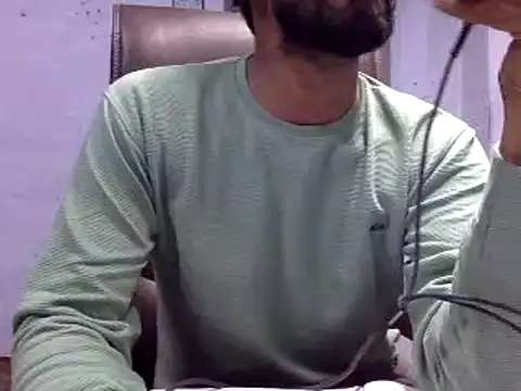 Snapshot of ASIF_F chatting on 12/30/24, 05:34 ASIF F online show from 12/30/24, 05:34