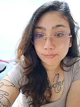 Mia Ruiz online show from 12/17/25, 02:38