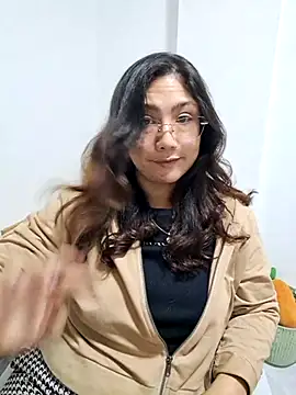 Mia Ruiz online show from 11/04/25, 03:10