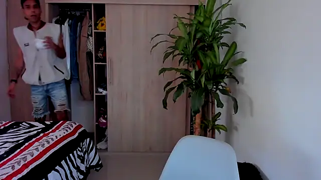 aldrinwhite online show from 12/22/25, 06:19