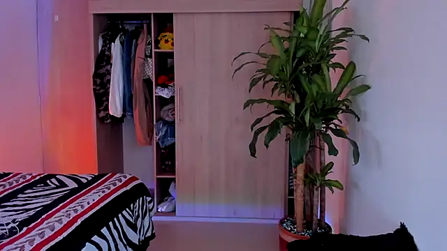 aldrinwhite online show from 12/21/25, 04:08