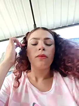 Snapshot of Mommy-Hot chatting on 09/15/25, 01:22 Mommy-Hot online show from 09/15/25, 01:22