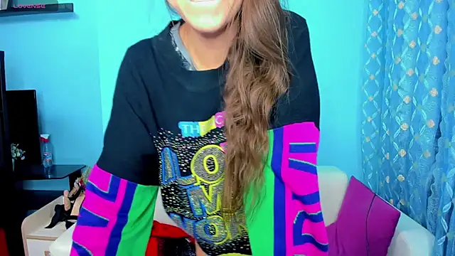 LindaaLu online show from 12/23/25, 03:17