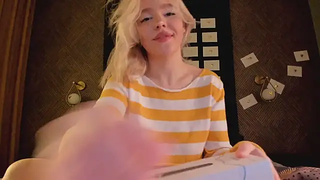 Anna Robinson online show from 04/03/26, 01:34