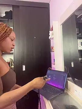 Melany Williams online show from 05/18/26, 02:44