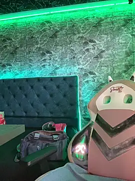 Melany Williams online show from 10/26/25, 01:11