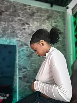 Melany Williams online show from 11/12/25, 01:15