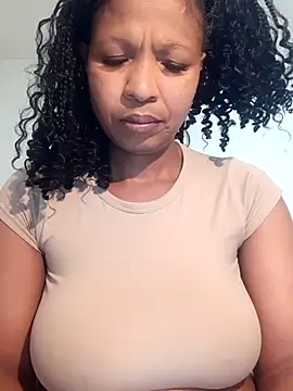 Snapshot of realsquirter chatting on 12/17/25, 11:48 realsquirter online show from 12/17/25, 11:48