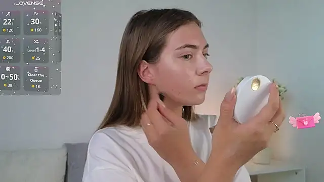 chloi hes online show from 10/10/25, 09:10