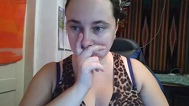 Cora Maro online show from 10/17/25, 12:51