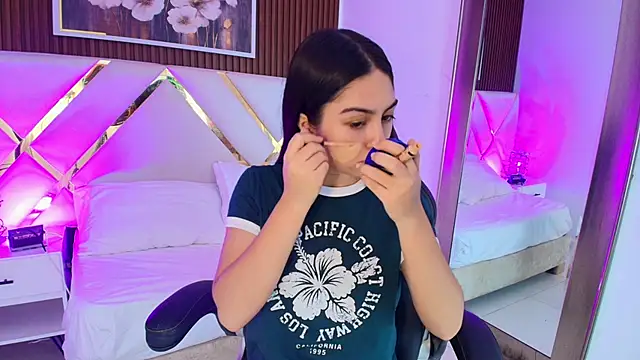 Snapshot of Emelie_Ch1 chatting on 05/31/26, 06:52 Emelie Ch1 online show from 05/31/26, 06:52