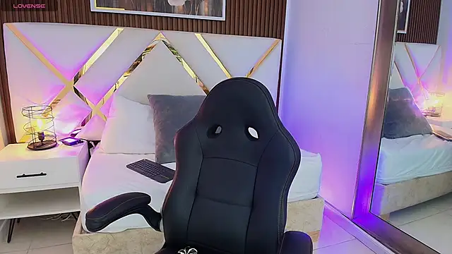 Emelie Ch1 online show from 04/09/26, 07:03