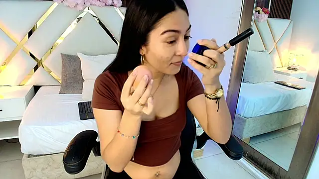 Emelie Ch1 online show from 08/04/26, 05:23