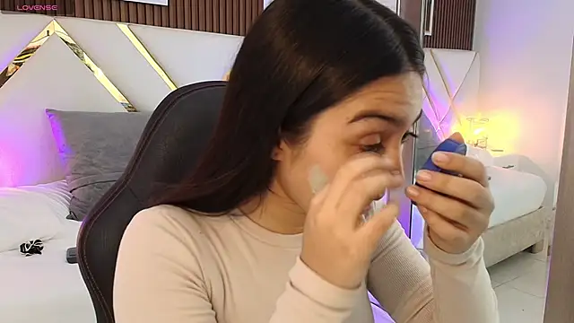 Emelie Ch1 online show from 04/08/26, 03:52