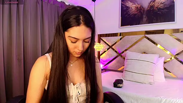Snapshot of Emelie_Ch1 chatting on 05/03/26, 09:03 Emelie Ch1 online show from 05/03/26, 09:03
