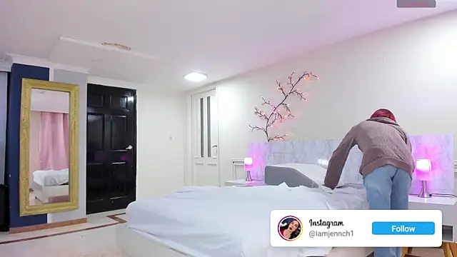 charolbruce 1 online show from 04/15/26, 12:10