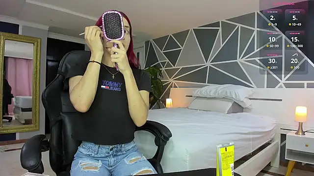 charolbruce 1 online show from 10/23/25, 12:04