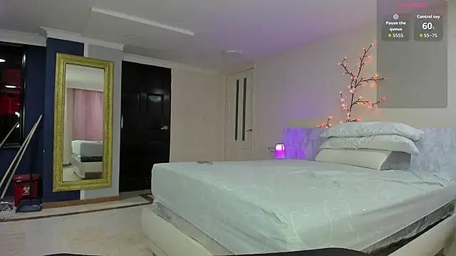 charolbruce 1 online show from 10/28/25, 11:31