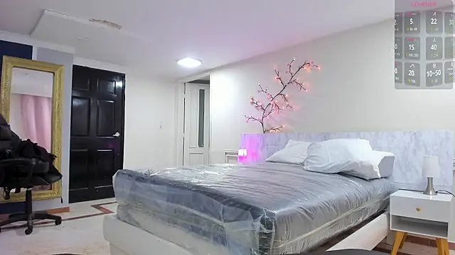 charolbruce 1 online show from 03/18/26, 12:08