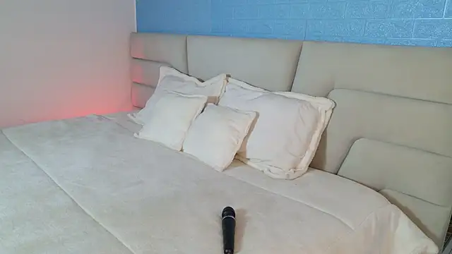 Zoe Benson online show from 09/25/25, 01:39