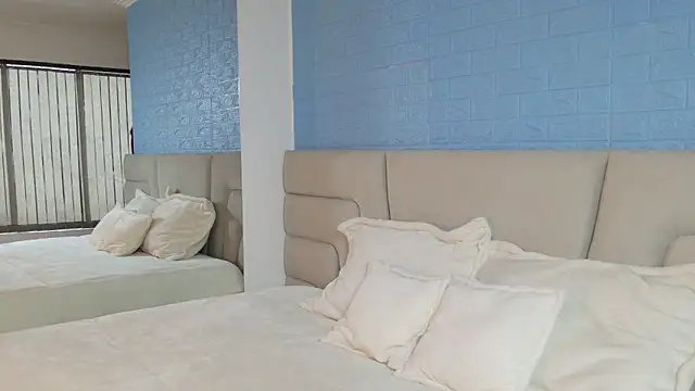 Zoe Benson online show from 10/08/25, 01:12