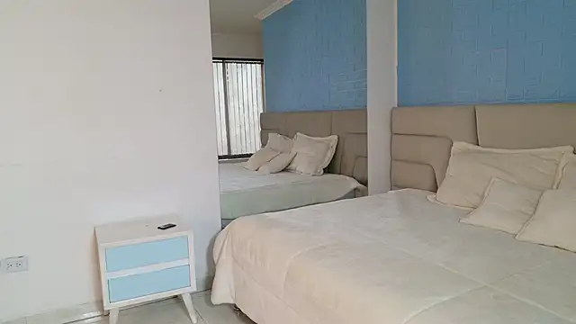 Zoe Benson online show from 09/30/25, 01:50