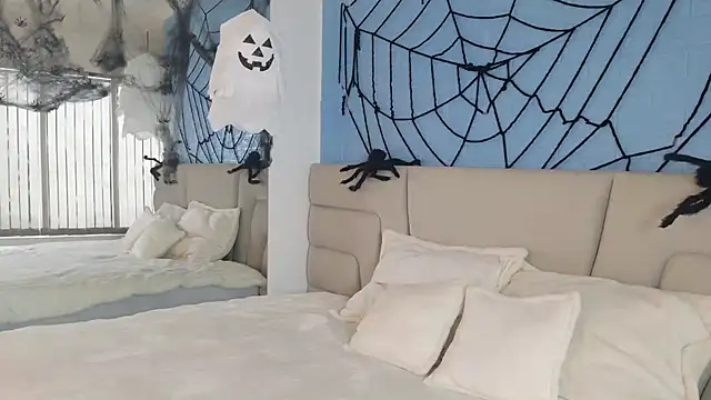 Zoe Benson online show from 10/16/25, 01:30