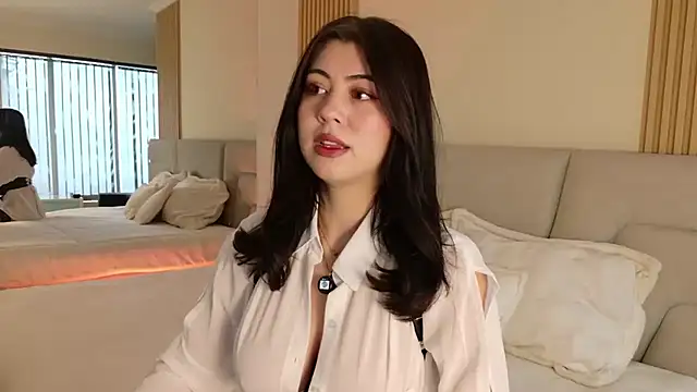 Zoe Benson online show from 11/11/25, 01:17