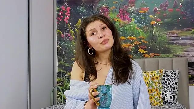 Snapshot of MadameDeFeu chatting on 02/22/25, 07:34 MadameDeFeu online show from 02/22/25, 07:34
