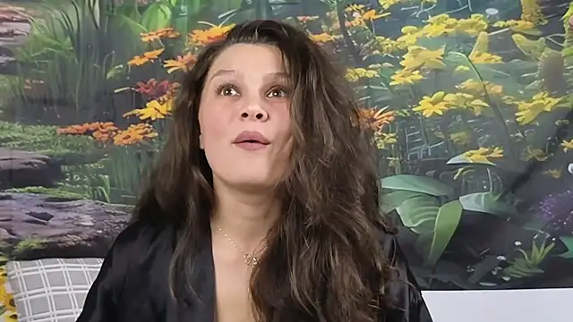 Snapshot of MadameDeFeu chatting on 10/23/25, 12:48 MadameDeFeu online show from 10/23/25, 12:48