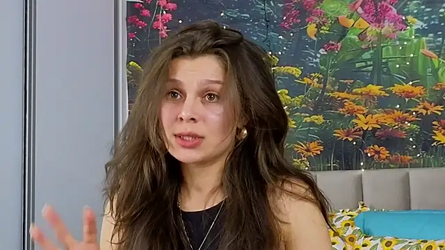 Snapshot of MadameDeFeu chatting on 02/17/25, 12:38 MadameDeFeu online show from 02/17/25, 12:38
