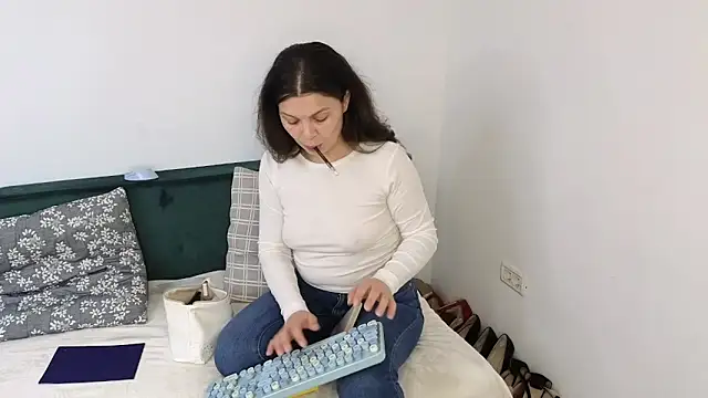 MadameDeFeu online show from 03/12/26, 06:50