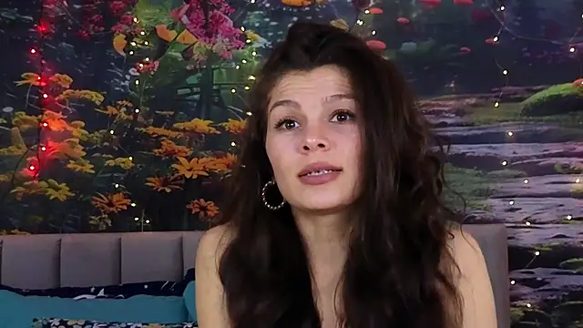Snapshot of MadameDeFeu chatting on 01/14/25, 07:59 MadameDeFeu online show from 01/14/25, 07:59