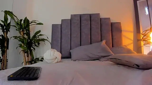 gabriela  gomez online show from 11/28/25, 01:55