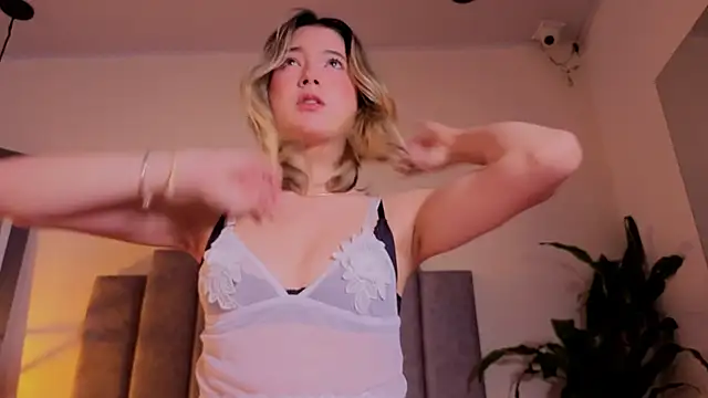 gabriela  gomez online show from 11/09/25, 12:47