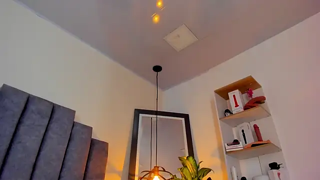 gabriela  gomez online show from 11/30/25, 02:23