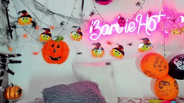 BarbieHotLaura online show from 10/19/25, 01:03