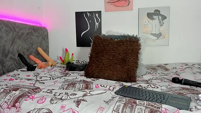 BarbieHotLaura online show from 11/28/25, 12:11