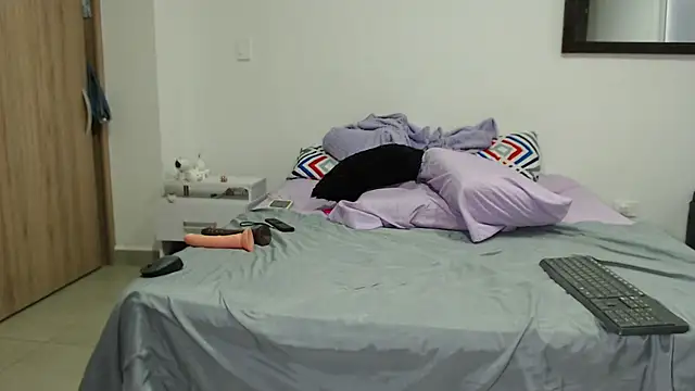 AnnieRoss69 online show from 02/04/25, 07:33