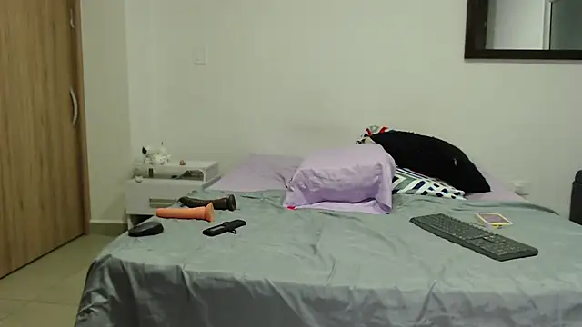 AnnieRoss69 online show from 02/04/25, 10:43